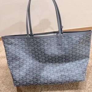 Tote purse (goyard)